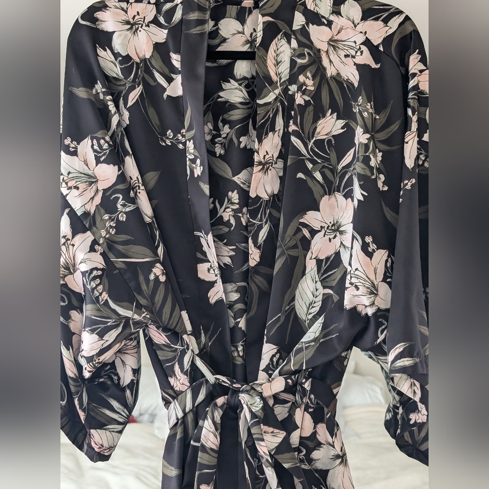 Midnight Bakery Astrid Printed Matte Satin Camitap Set Size L with Robe!! - Picture 9 of 11